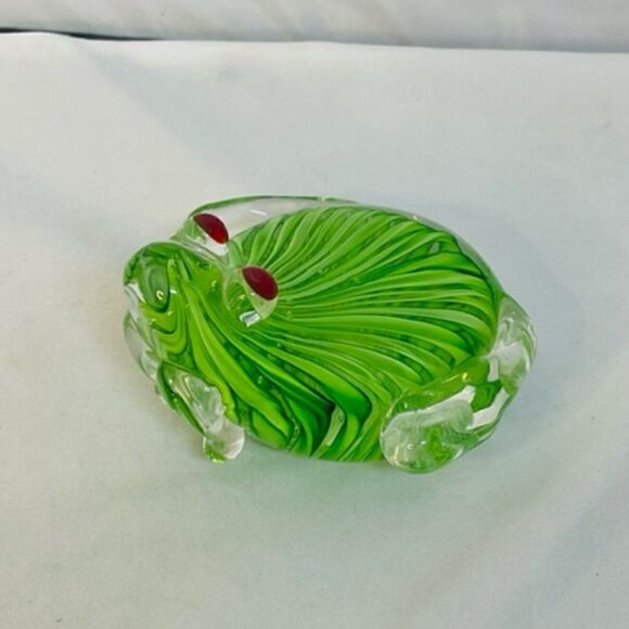 Art Glass Green & Clear Frog with Red Eyes Paperweight 4.25"L x 4"W x 2.5"H - Picture 5 of 6